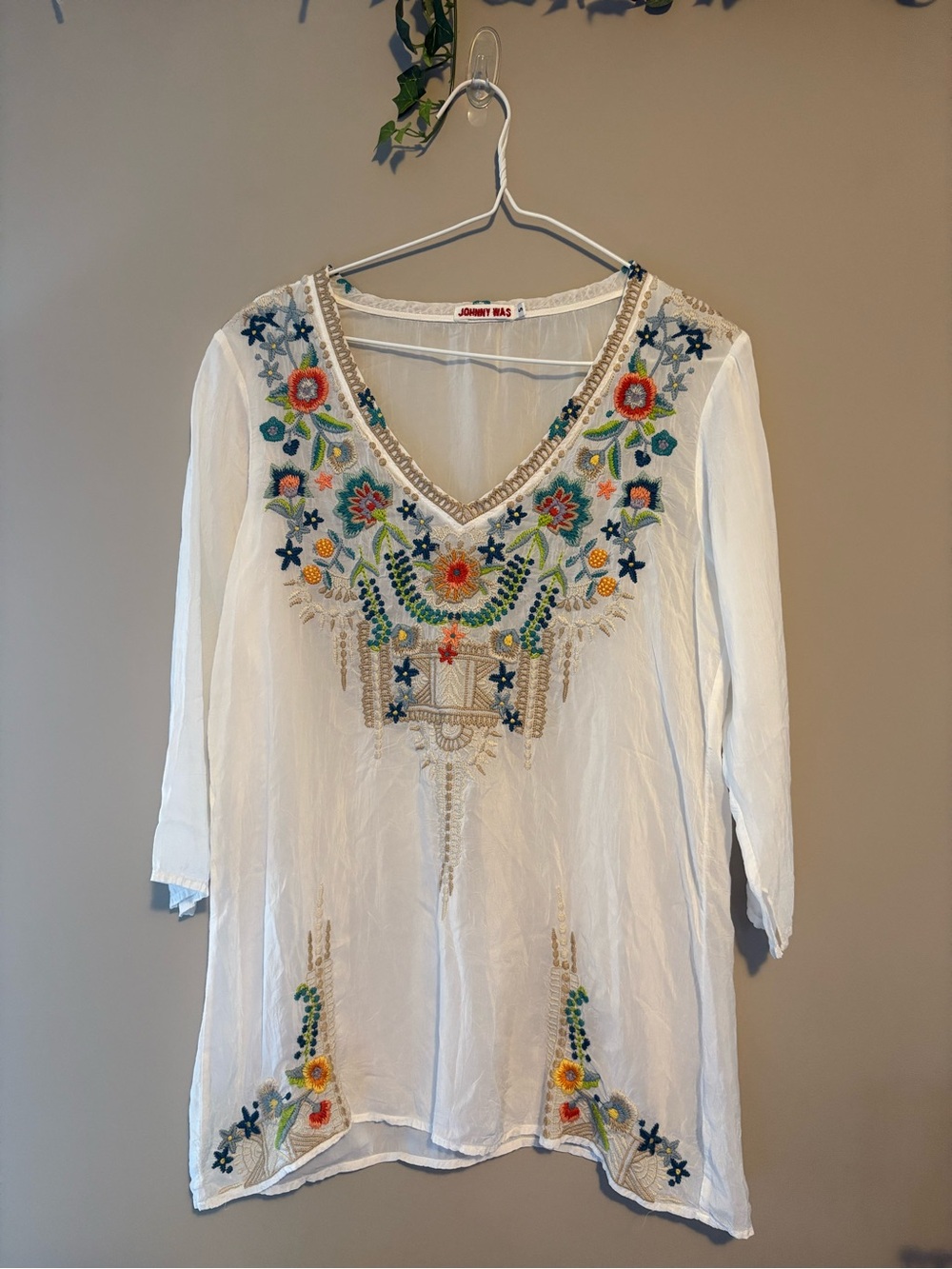 Johnny Was White Embroidered V-Neck Tunic with Multicolor Floral Accents